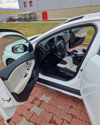 Volvo V40 cena 49000 przebieg: 147600, rok produkcji 2013 z Nowa Dęba małe 232